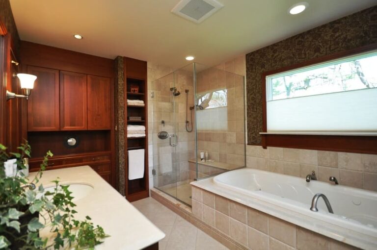 Mackoul Bathroom